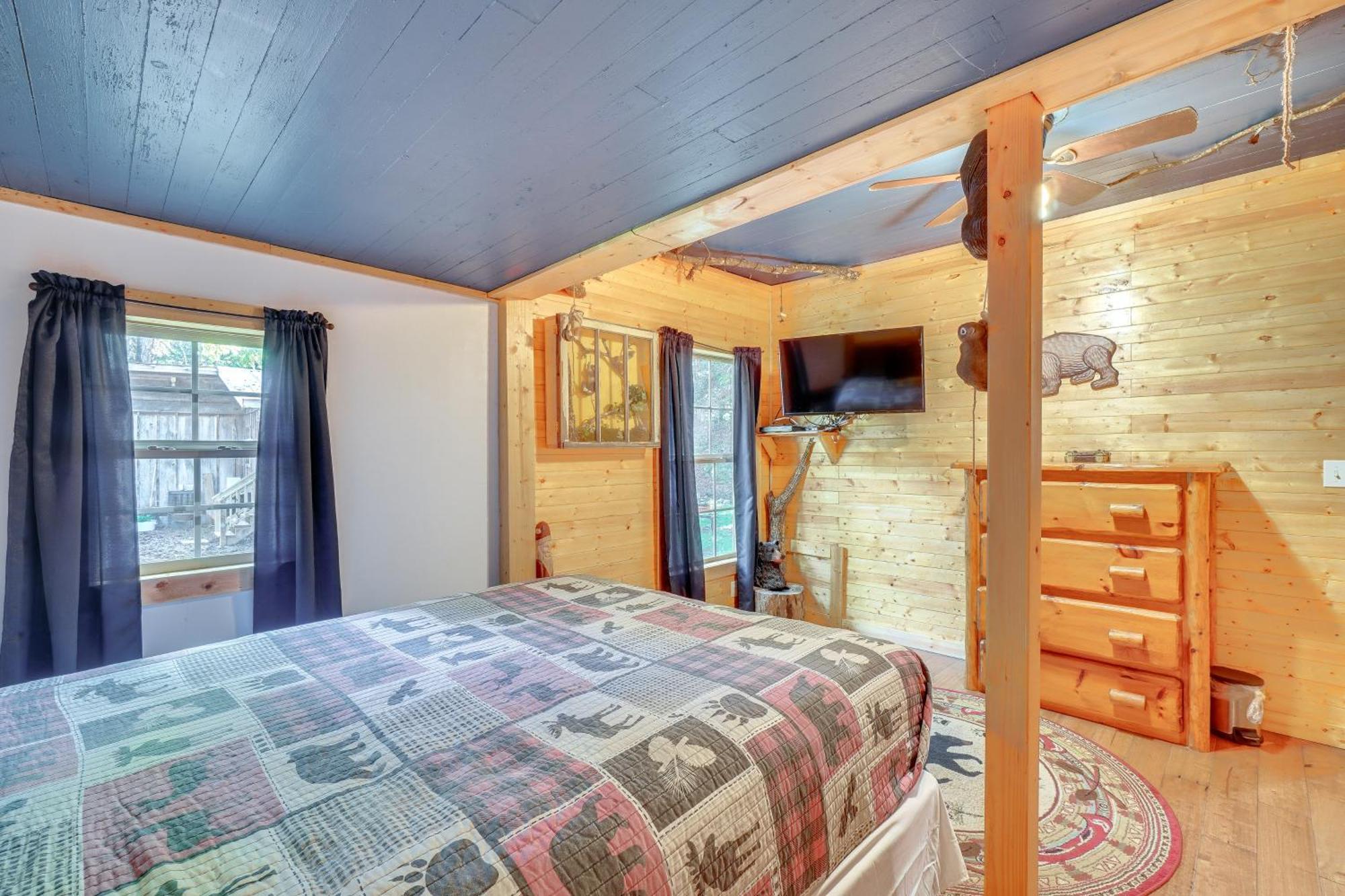 Just Fur Relaxin Sevierville Cabin With Hot Tub! Exterior photo