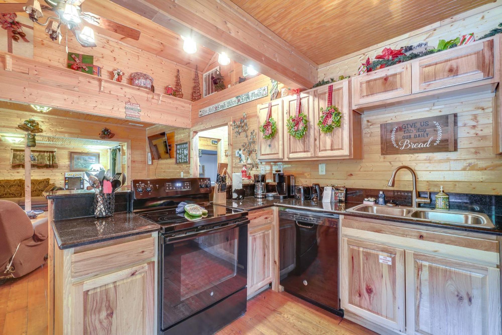Just Fur Relaxin Sevierville Cabin With Hot Tub! Exterior photo