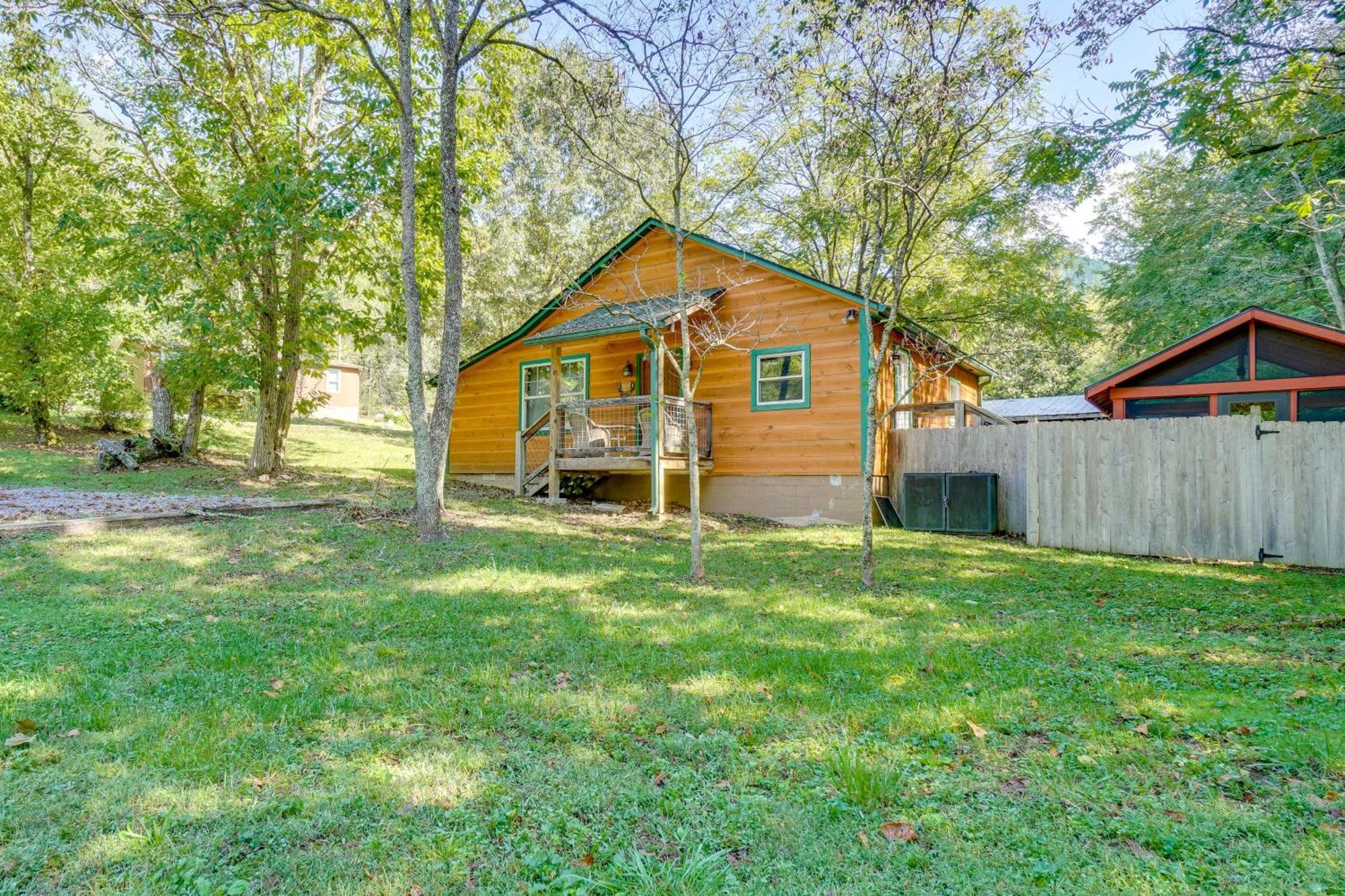 Just Fur Relaxin Sevierville Cabin With Hot Tub! Exterior photo